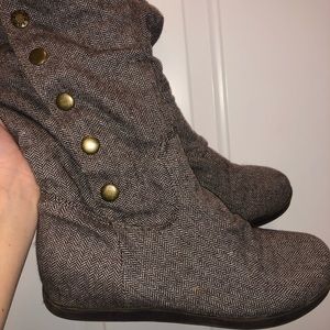 Roxy button up boots lined with fluff